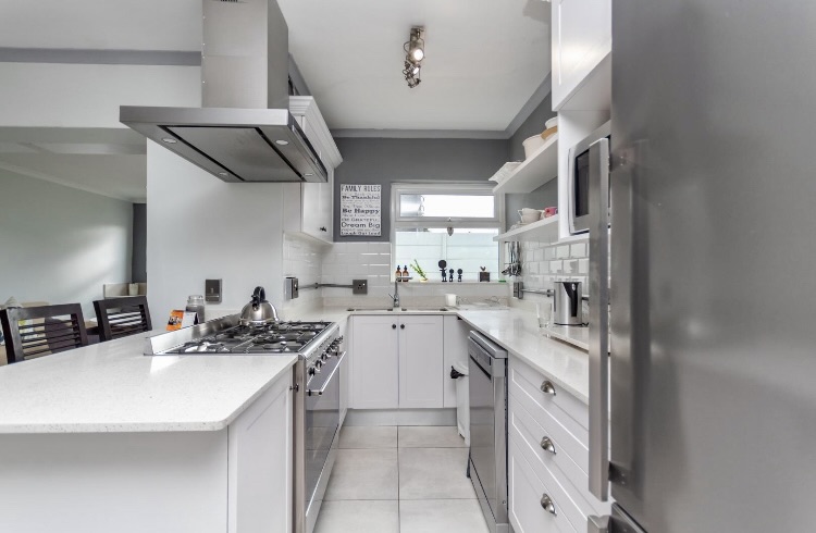 2 Bedroom Property for Sale in Waves Edge Western Cape